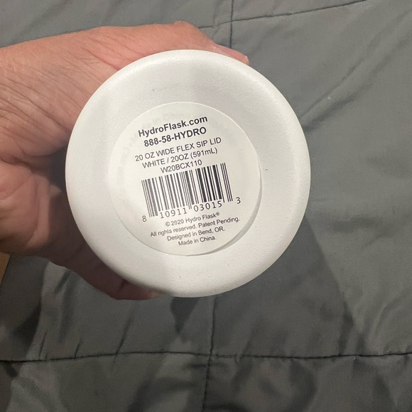 New in Box, hydroflask wide mouth with flex sip lid, white - Picture 2 of 3